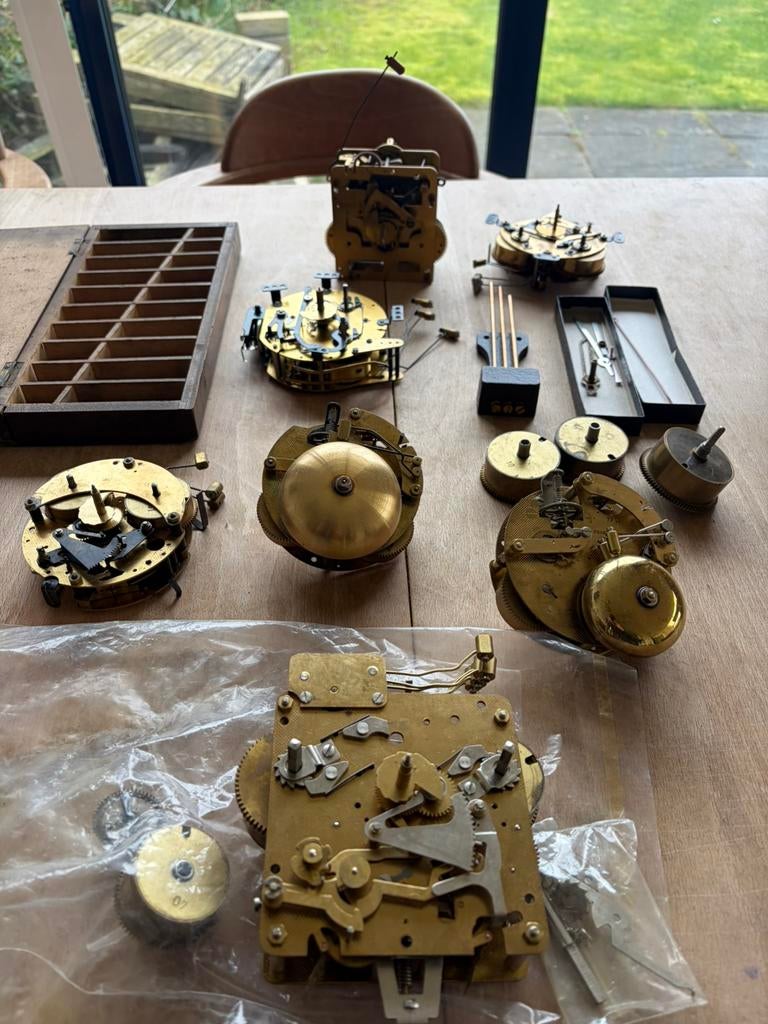 Partij klok uurwerken en onderdelen, Ophalen of Verzenden