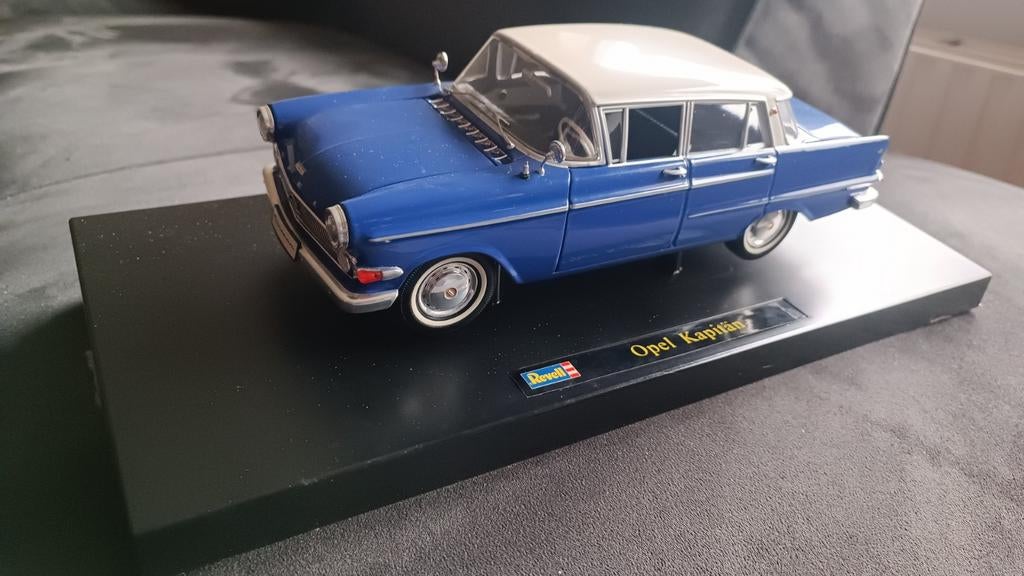 Modelauto Opel Kapitän blauw/wit, Hobby en Vrije tijd, Modelauto's | 1:5 tot 1:12, Ophalen of Verzenden