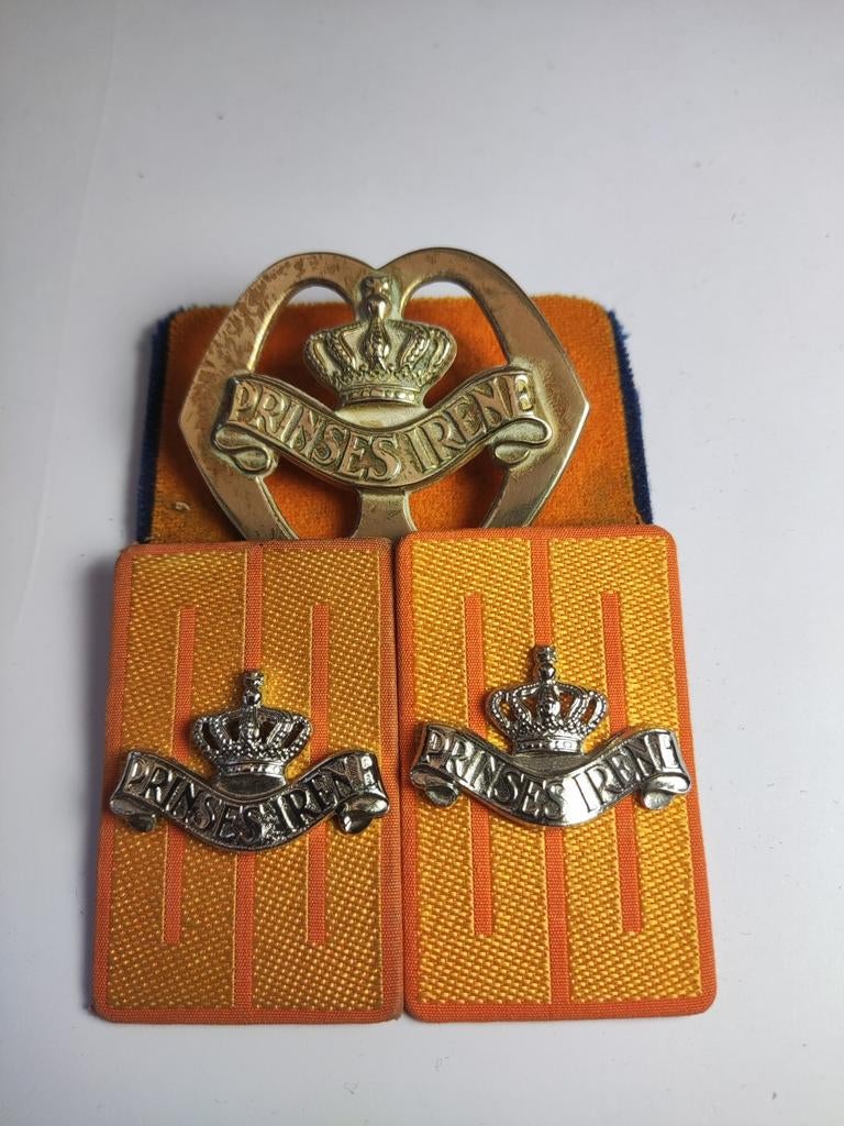 Setje Garde Fuseliers Prinses Irene., Ophalen of Verzenden, Landmacht, Nederland, Embleem of Badge
