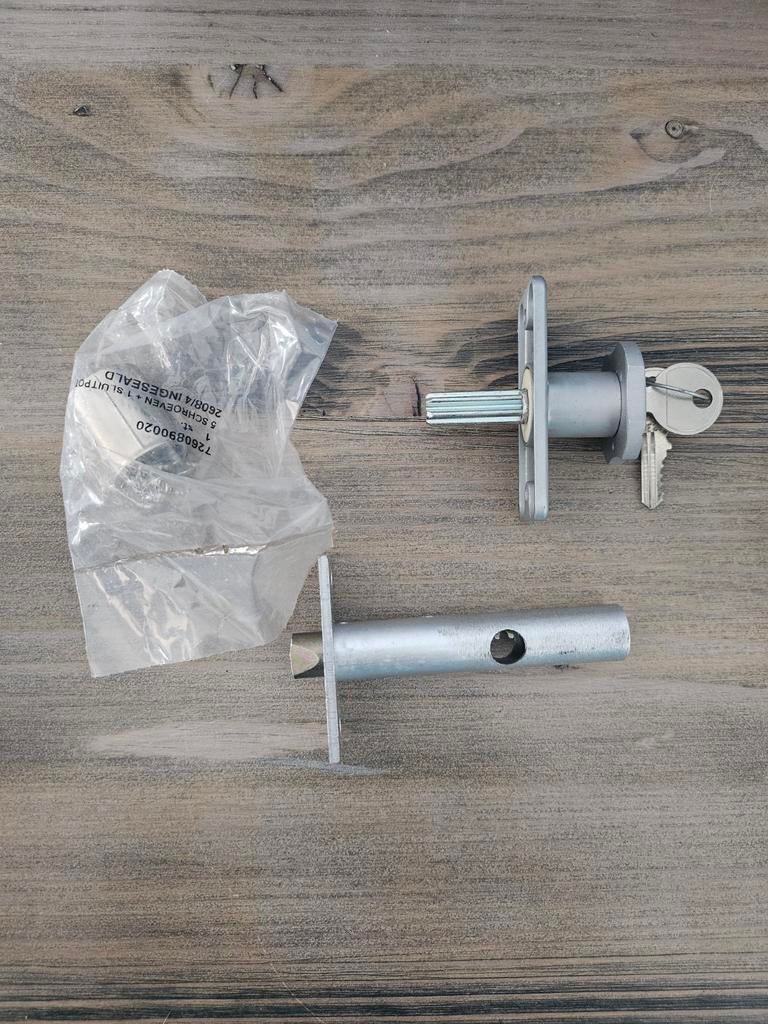 Nemef afsluitbare insteekgrendels NIEUW 4 stuks, Ophalen of Verzenden, Nieuw, Overige materialen, Schuif of Grendel