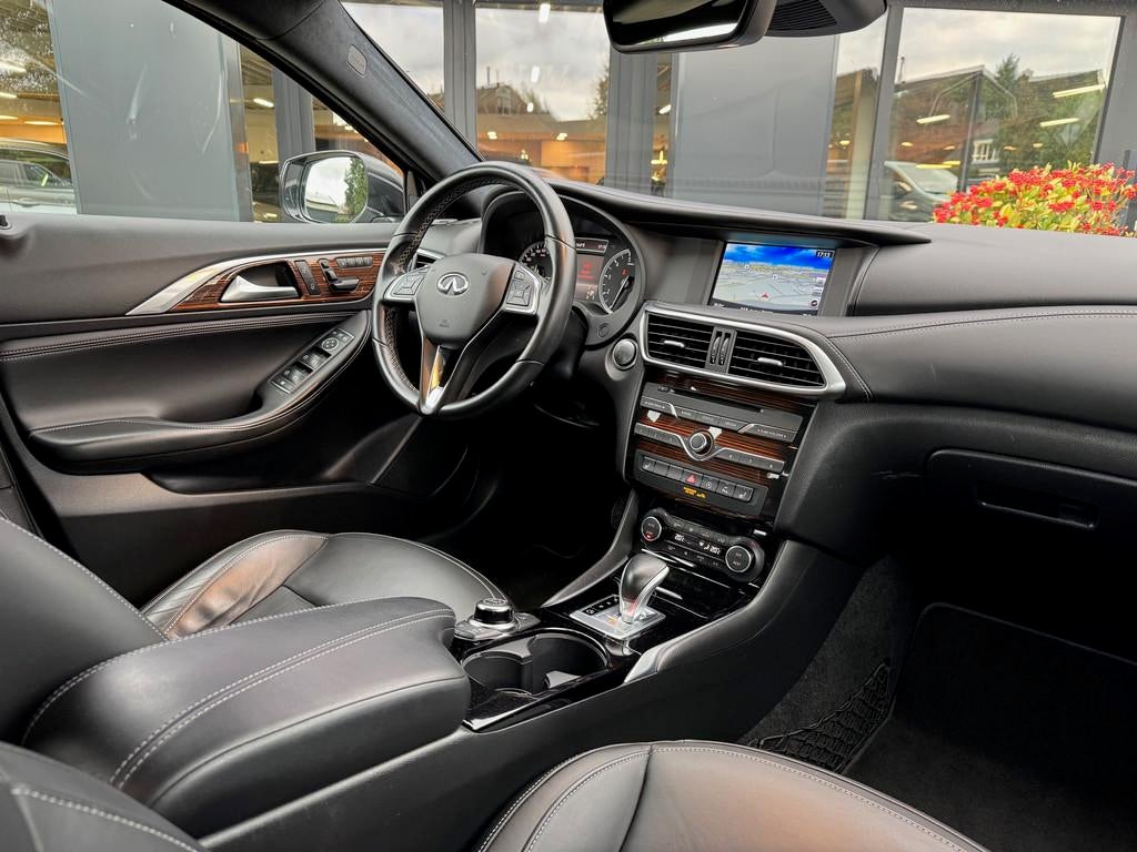 Infiniti Q30 1.6t 115kW Luxe (bj 2016, automaat), Automaat, 12 maanden, 15 km/l, Gebruikt