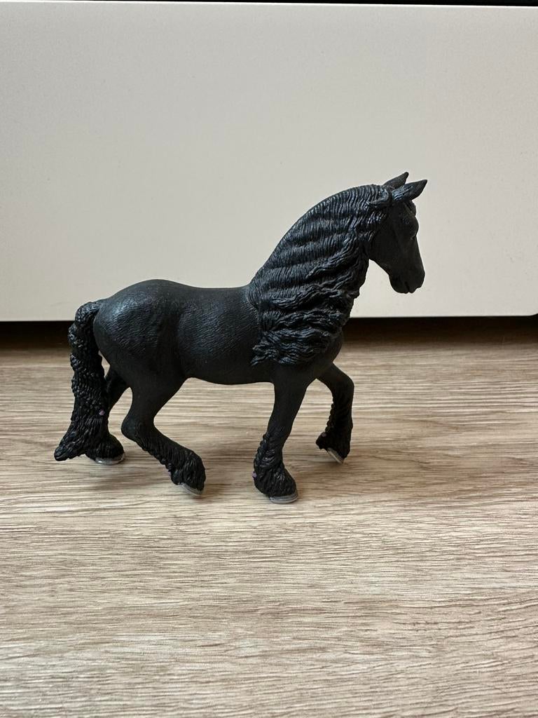 Schleich Friese merrie 13906, Ophalen of Verzenden, Zo goed als nieuw, Paard, Beeldje of Figuurtje