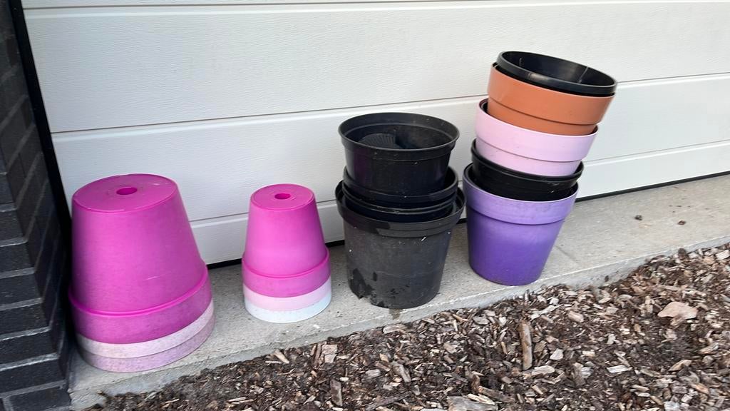 Gratis bloempotten, Kunststof, Gebruikt, Rond, Minder dan 40 cm