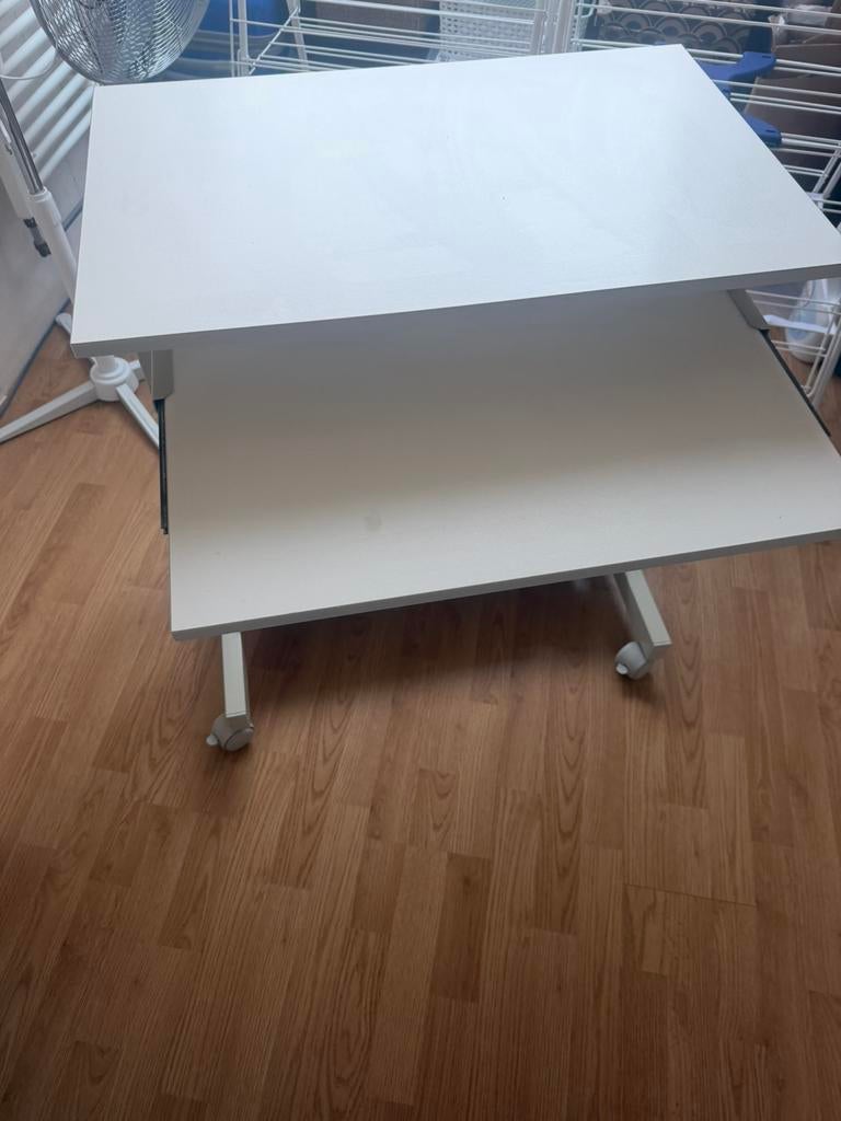 Gratis ophalen, computer tafel, Ophalen, Gebruikt, Overige houtsoorten, 70 tot 120 cm