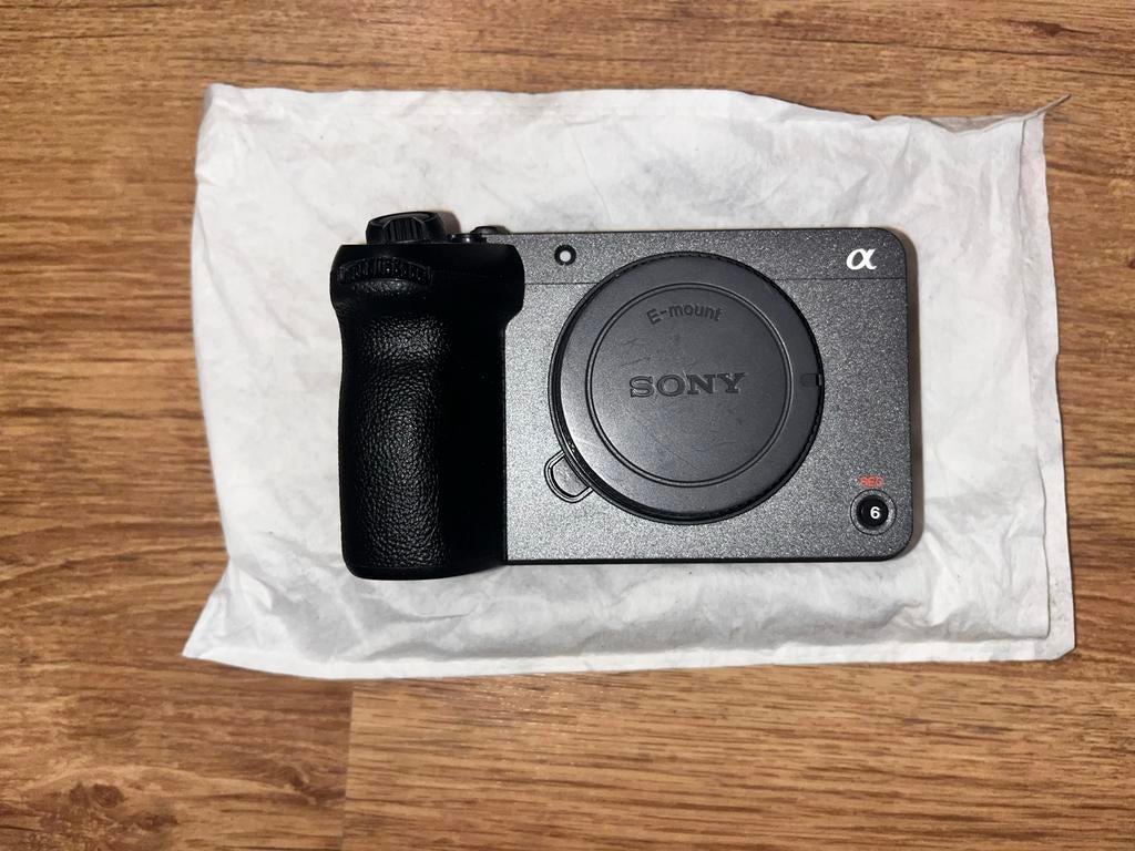 Sony FX30 compleet in doos + Sigma 18-50mm, Compact, Ophalen of Verzenden, Zo goed als nieuw, Sony