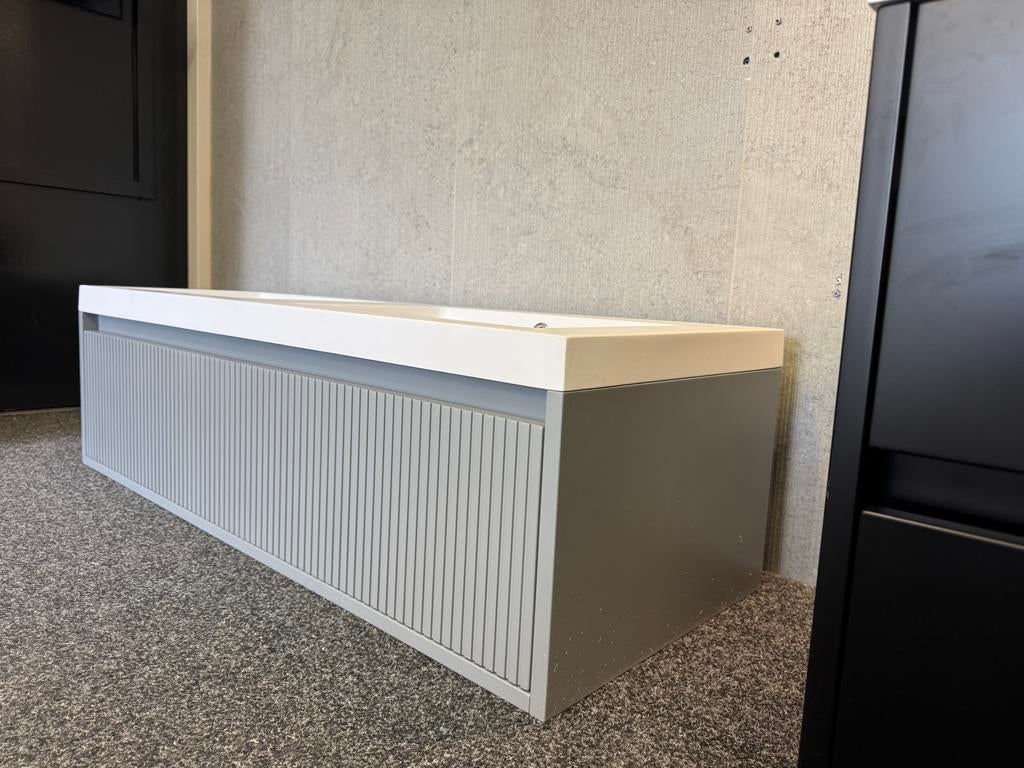 Badmeubel 120 cm mat taupe van €1695 nu voor €650 NIEUW!, Huis en Inrichting, Badkamer | Badkamermeubels, 100 tot 150 cm, Nieuw