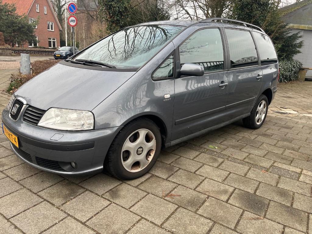 Seat Alhambra 1.8 20V 110KW AUT 2009 Grijs | Handel/Export, Auto's, 4 cilinders, 700 kg, 7 stoelen, Zilver of Grijs