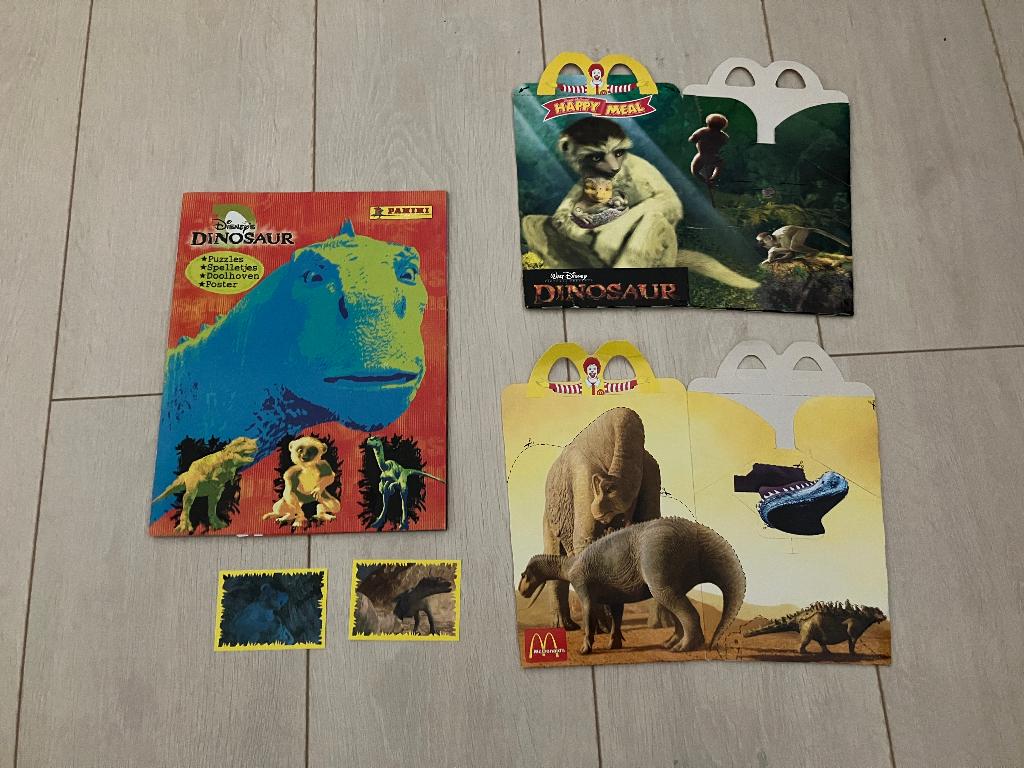 Disney Dinosaur Panini album + Mc Donalds doosjes, Verzamelen, Ophalen of Verzenden, Overige figuren, Gebruikt, Overige typen