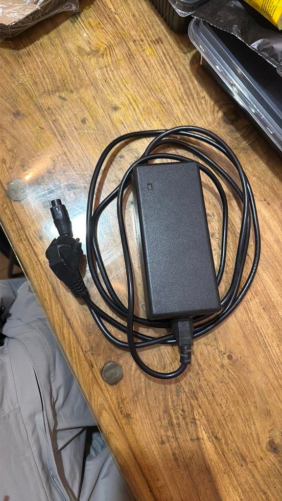 Accu lader sparta, Fietsen en Brommers, Fietsaccessoires | Fietsaccu's, Ophalen, Zo goed als nieuw