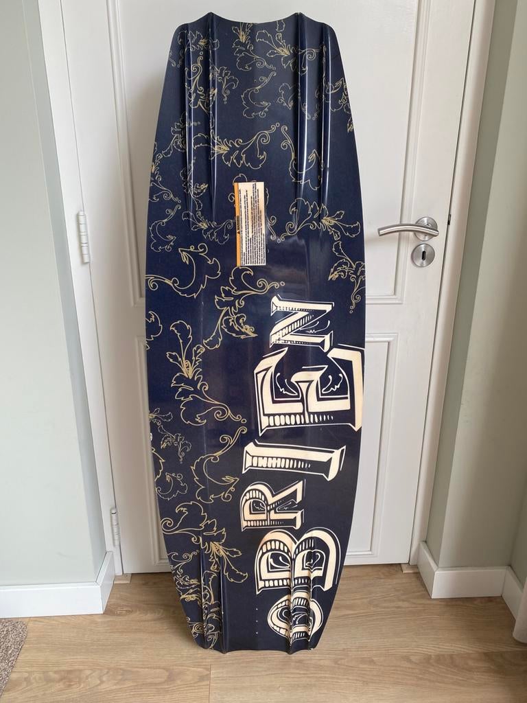 Obrien wakeboard inclusief bindingen 138cm bij 42,9cm, Watersport en Boten, Ophalen, Gebruikt, Board en Schoenen