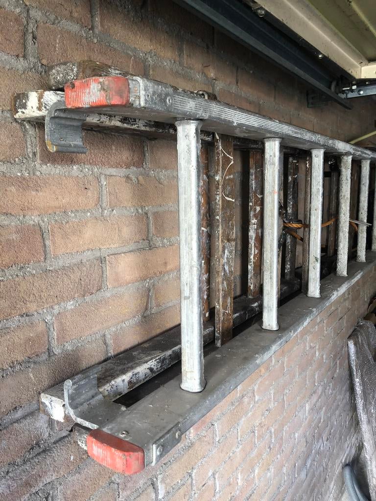 Houten ladder en metalen ladder, Ophalen of Verzenden, Zo goed als nieuw