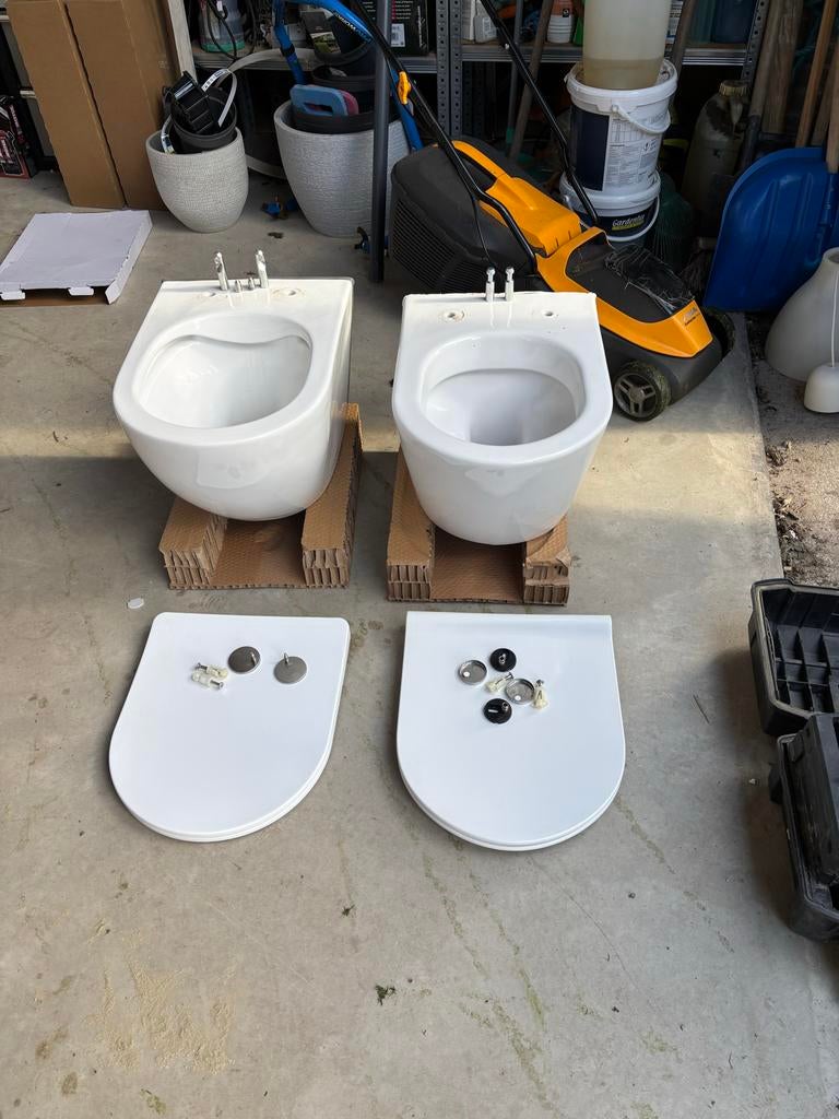 2 Geberit hangtoiletten met softclose zittingen, Doe-het-zelf en Verbouw, Sanitair, Ophalen, Gebruikt, Toilet