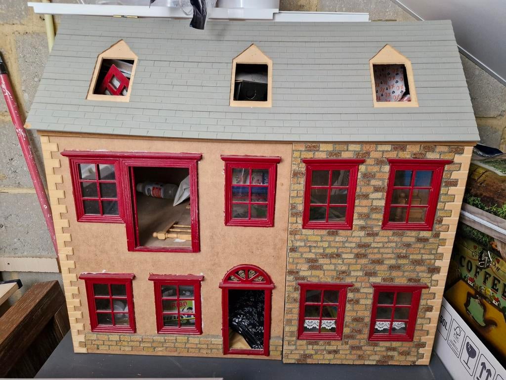 Groot poppenhuis met steentjes, Ophalen of Verzenden, Gebruikt, Poppenhuis