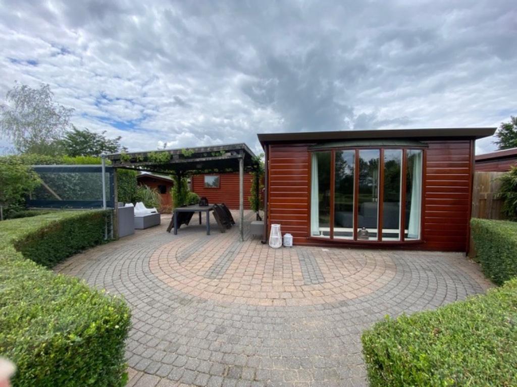 CHALETS TE HUUR VOOR TIJDELIJKE BEWONING OP 5* VAKANTIEPARK, 75 m², Direct bij eigenaar, MAURIK, OMGEVING UTRECHT, Vrijstaande woning