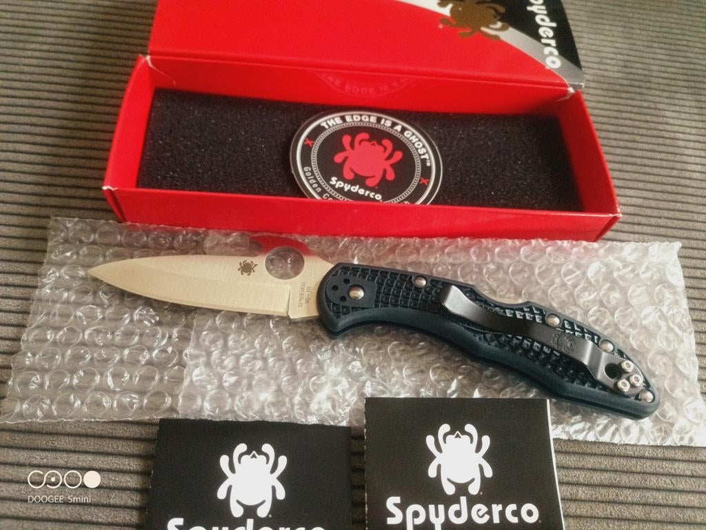 Spyderco Delica 4 Emerson Wave VG-10 In Nieuwstaat, Caravans en Kamperen, Kampeergereedschap, Zo goed als nieuw, Ophalen