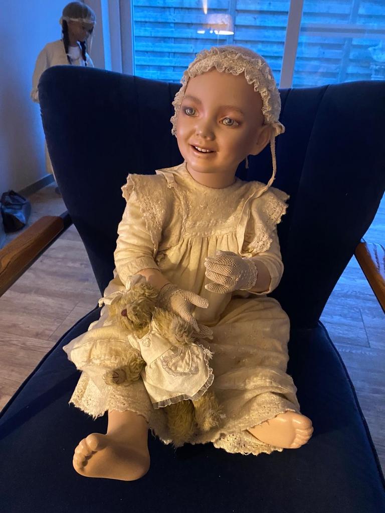 Antieke Pop met Teddybeer, Ophalen of Verzenden