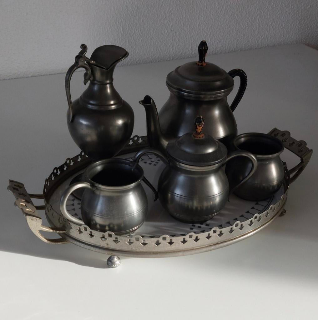 Leuke Tinnen theestel,
theeservies op
dienblad voor €90, Antiek en Kunst, Ophalen of Verzenden