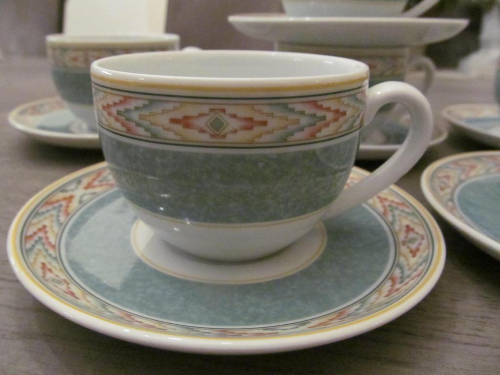 6 Wedgwood Aztec Home Espresso Kop en Schotels, Huis en Inrichting, Keuken | Servies, Keramiek, Ophalen of Verzenden, Zo goed als nieuw