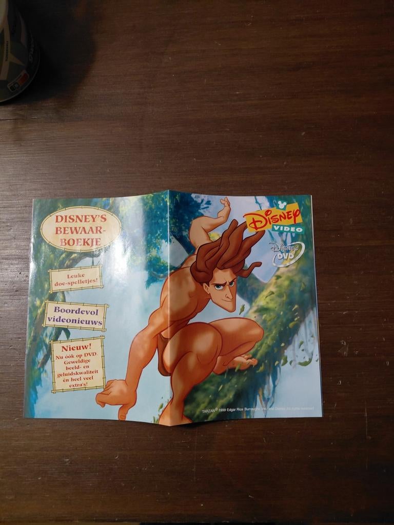 Disney Video bewaar boekje Tarzan. 2000., Ophalen of Verzenden, Overige figuren, Zo goed als nieuw, Plaatje of Poster