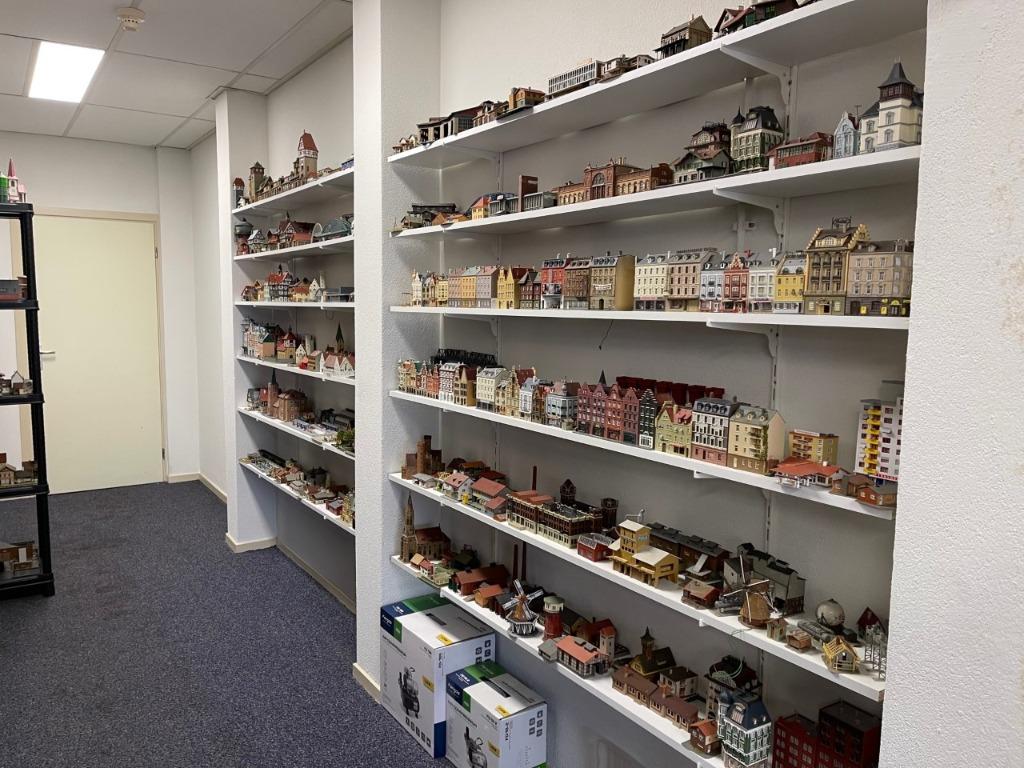 zeer veel n spoor huisjes en gebouwen te koop, Overige merken, Gelijkstroom of Wisselstroom, Brug, Tunnel of Gebouw, Ophalen of Verzenden