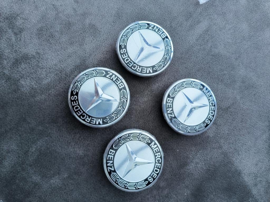 Mercedes naafkappen velgen nieuw dop zwart chroom

Nieuwe na, Ophalen of Verzenden, Nieuw