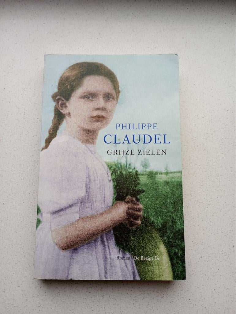 Grijze Zielen - Philippe Claudel, Ophalen of Verzenden, Gelezen
