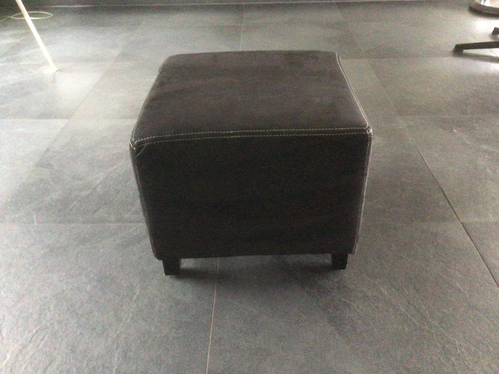 Zwarte vierkante poef/voetenbankje, Ophalen, Minder dan 50 cm, Vierkant, Minder dan 50 cm