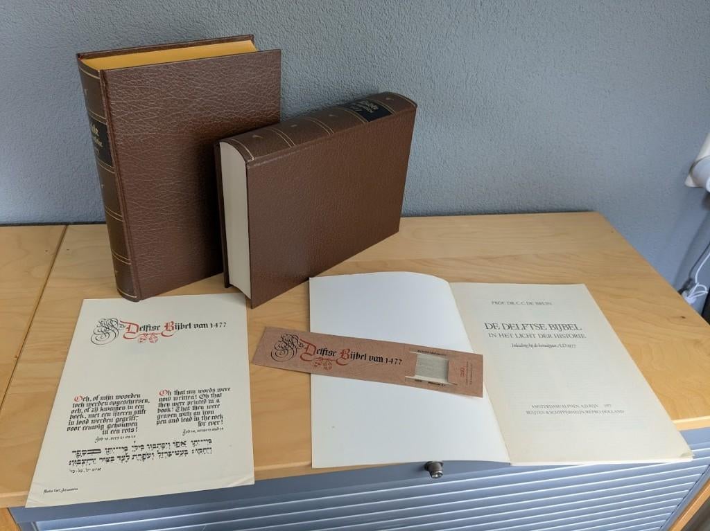 Delftse bijbel 1477 heruitgave 1977, Ophalen of Verzenden, Bijbel