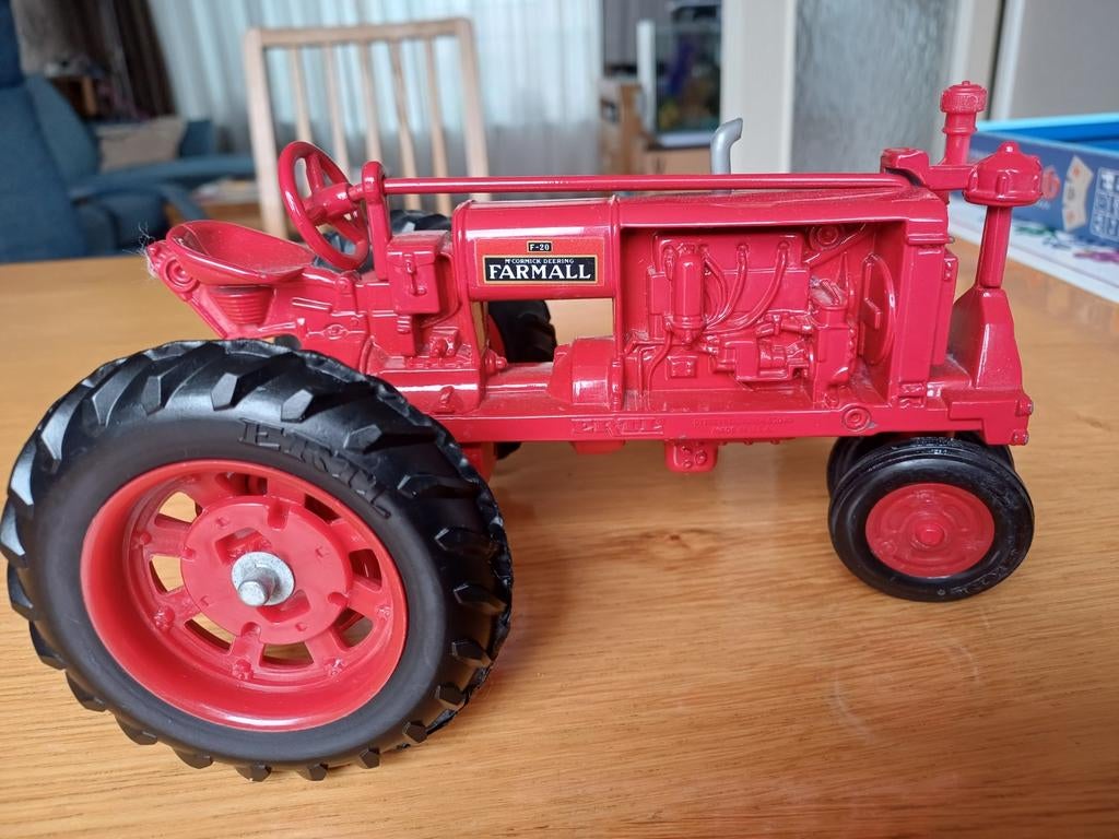 Miniatuurtractor international 966, Hobby en Vrije tijd, Modelauto's | 1:32, Ophalen of Verzenden, Gebruikt, Tractor of Landbouw
