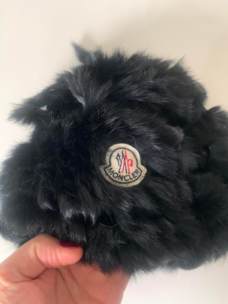 Moncler bontmuts maat M zwart, Ophalen of Verzenden, Zo goed als nieuw, Maat 48/50 (M), Handschoenen
