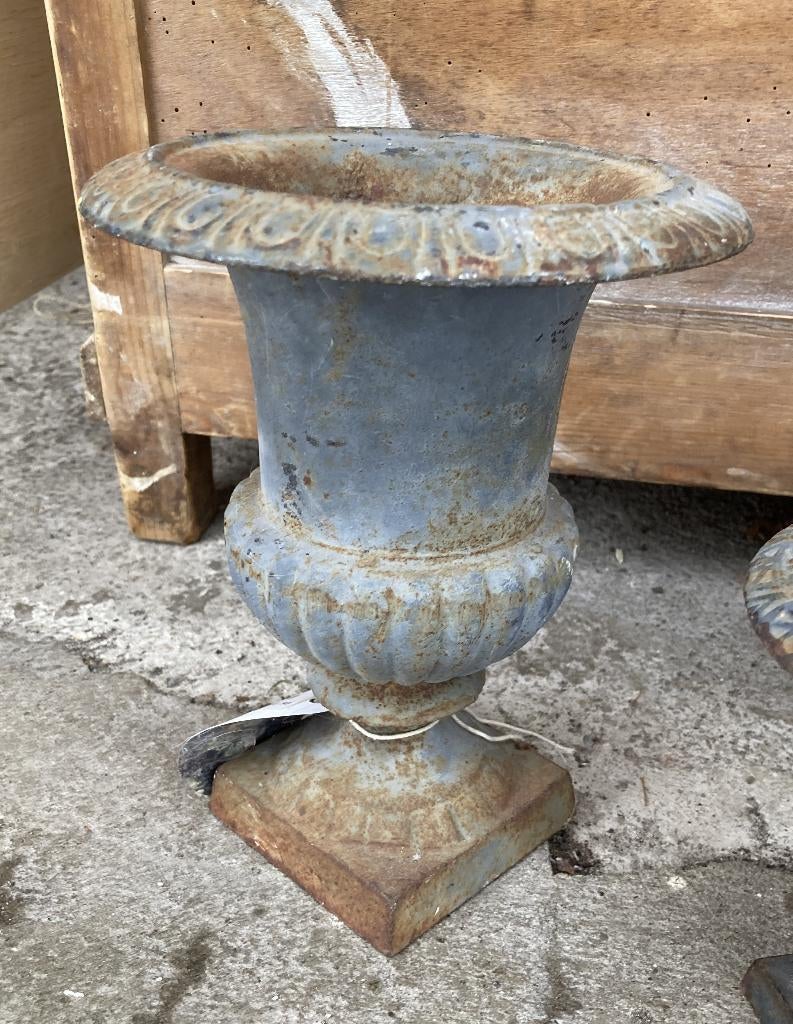 Brocante gietijzeren Louvre vaas - tuinvaas, Antiek en Kunst, Curiosa en Brocante, Ophalen