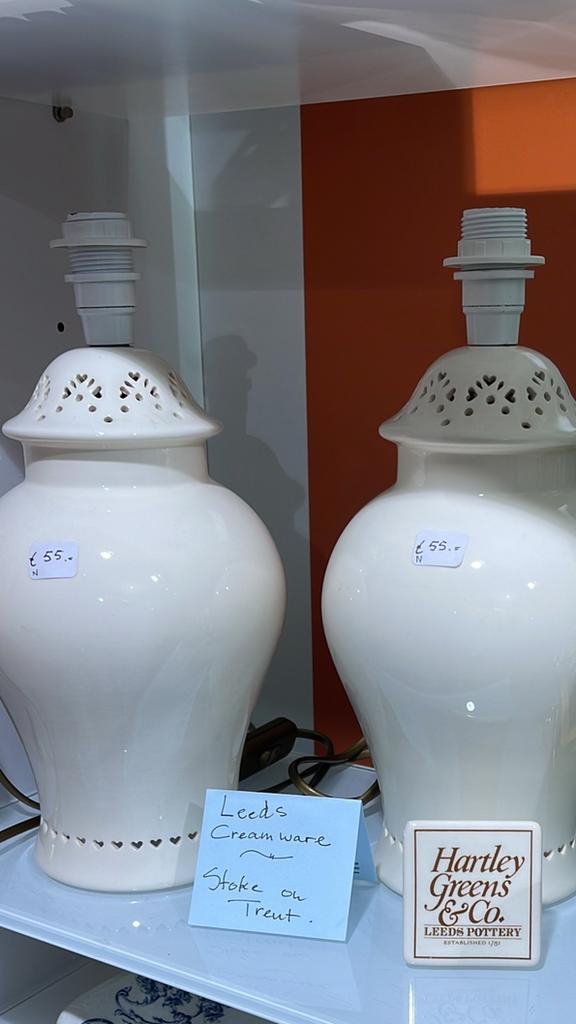 set LEEDS CREAMWARE opengewerkte lampvoeten met NIEUW SNOER, Overige materialen, Ophalen of Verzenden, Zo goed als nieuw, Country cottage style, landelijk brocante, Tommy Hillfiger