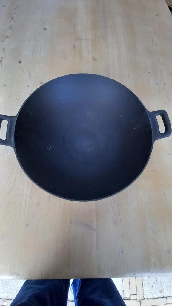 Zware gietijzeren wok - 33cm, Huis en Inrichting, Keuken | Potten en Pannen, Ophalen of Verzenden