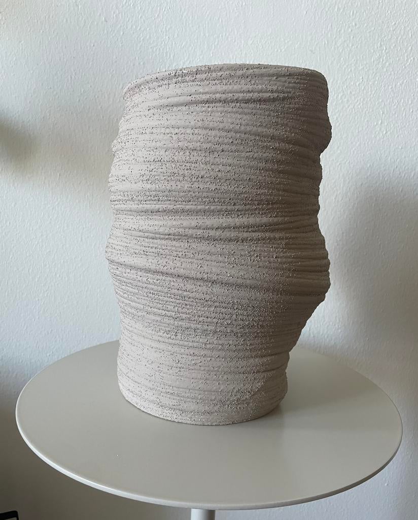 Asymmetrische keramieken vaas H&M Home, Gebruikt, Overige kleuren, Aardewerk of Porselein, Ophalen of Verzenden