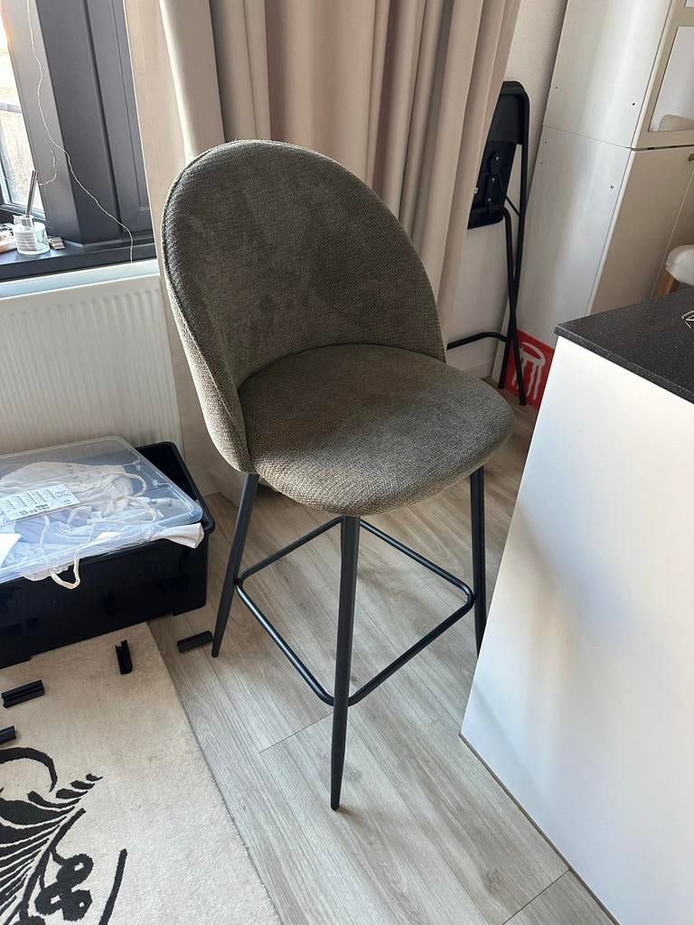 2 olijfgroene barkrukken, Ophalen, Gebruikt, Met voetsteun, 60 tot 90 cm