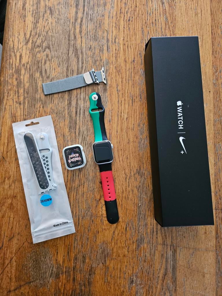 Apple watch 4, Ophalen of Verzenden, Zo goed als nieuw, Zwart, IOS