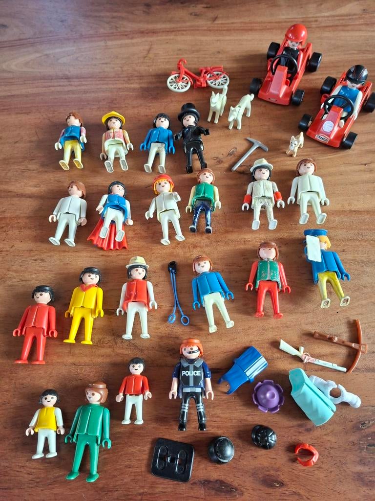Playmobil 22 poppetjes + honden fiets race auto accessoires, Kinderen en Baby's, Speelgoed | Playmobil, Ophalen of Verzenden, Gebruikt