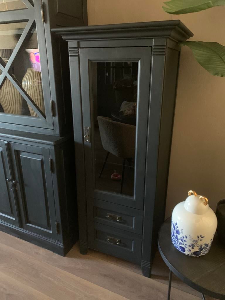 Mooie zwarte vitrine kast, Zo goed als nieuw, 150 tot 200 cm, 25 tot 50 cm, 50 tot 100 cm