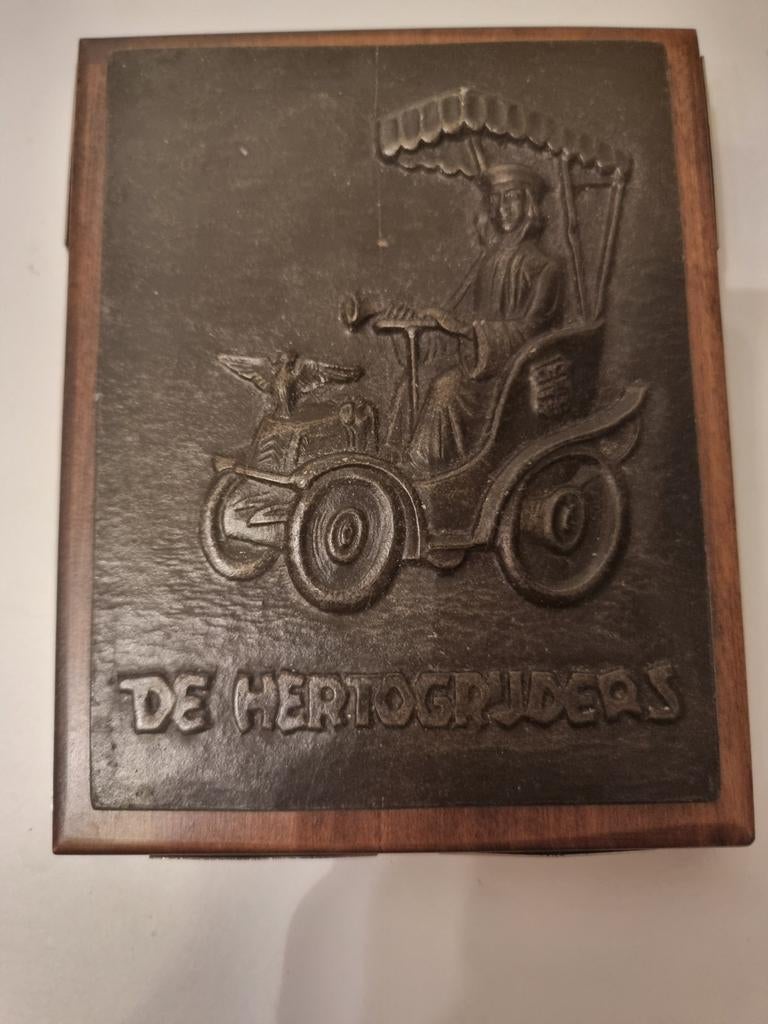 Antieke plaquette 'De Hertogrijders' met prijzen, Ophalen of Verzenden, Gebruikt