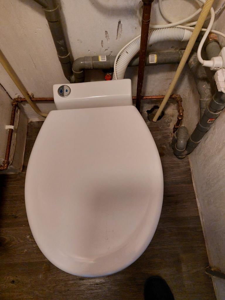 Toilet met vermaler voor afvoer, Doe-het-zelf en Verbouw, Sanitair, Ophalen of Verzenden