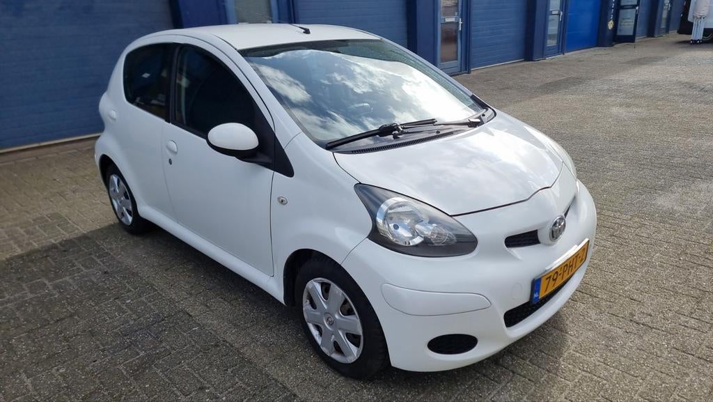 Toyota Aygo  *  2011 * 5 Deurs  *  Wit  *  Airco, Auto's, Euro 5, 4 stoelen, Bedrijf, Handgeschakeld