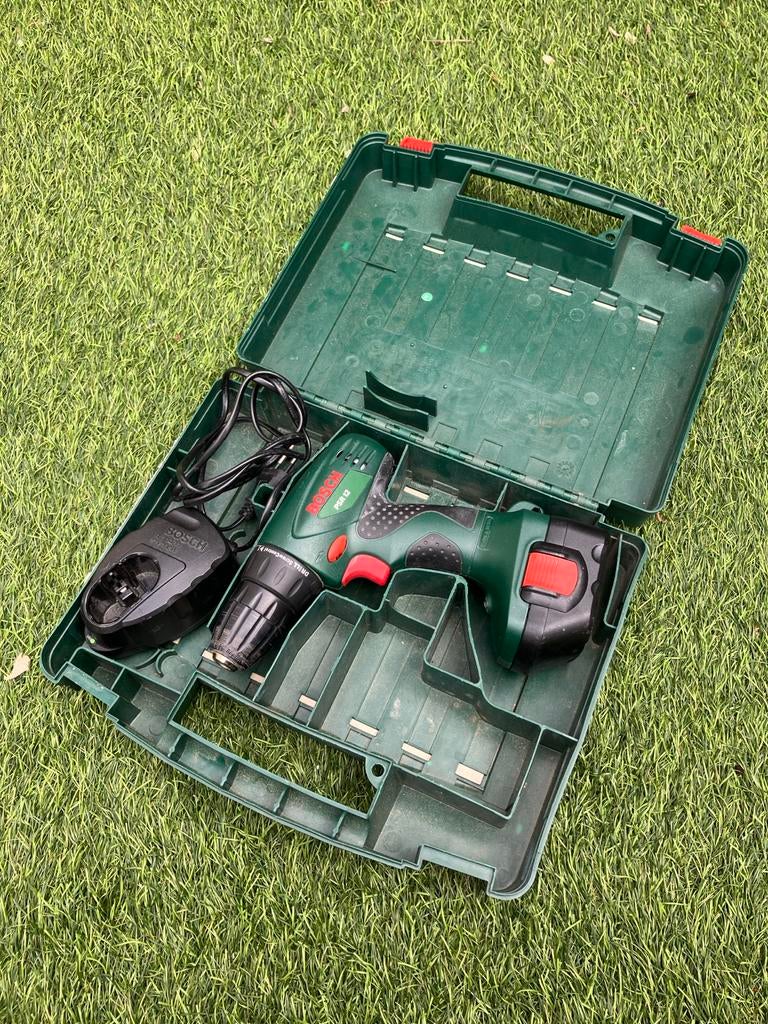 Bosch PSR 12 accuboormachine met lader, Doe-het-zelf en Verbouw, Ophalen of Verzenden, Gebruikt, Minder dan 400 watt, Boor- en Schroefmachine