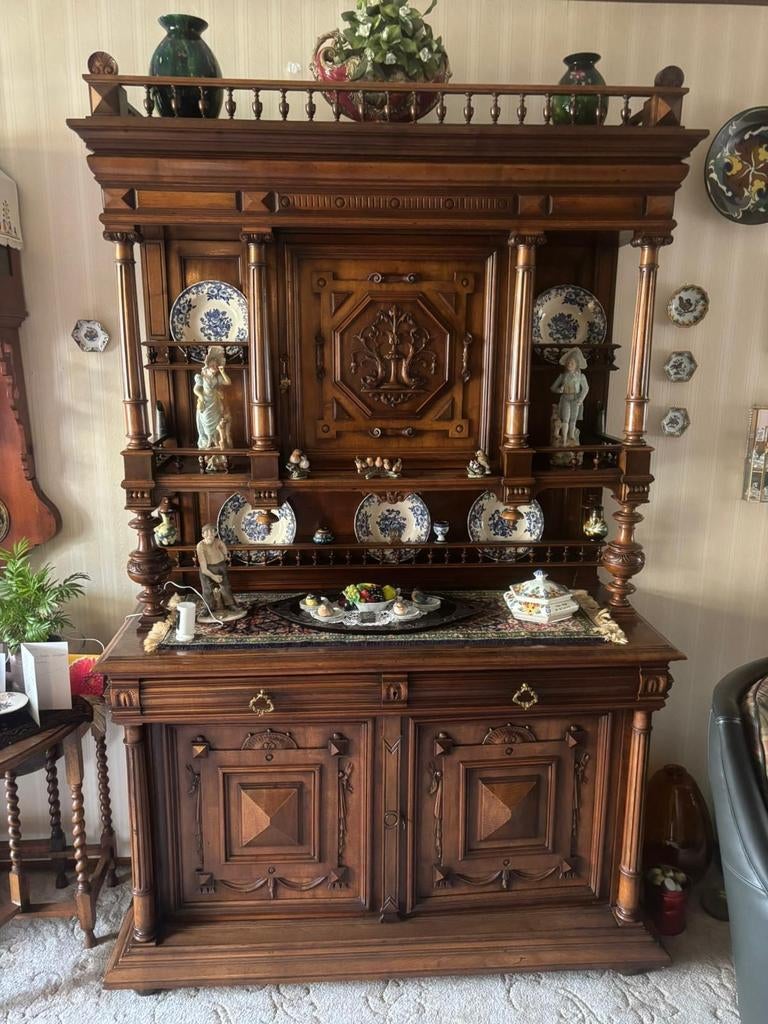 Prachtige antieke kast - Buffetkast met rijk houtsnijwerk, Antiek en Kunst, Ophalen
