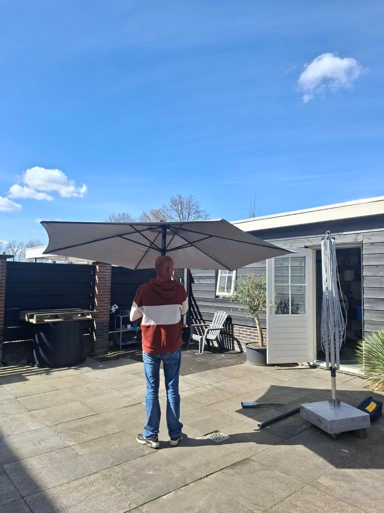 Uitdraaibare parasol met grondanker - ideaal voor camping, Ophalen, Gebruikt, 2 tot 3 meter, Stokparasol