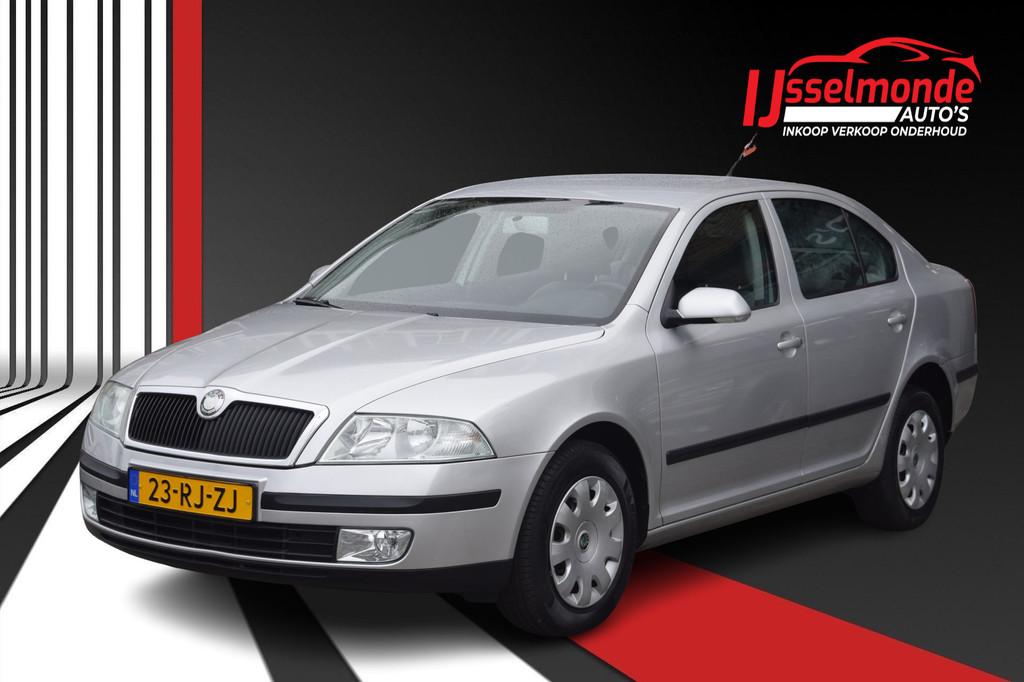 Skoda Octavia 2.0 FSI Ambiente AUTOMAAT 125.077 KM NAVI, Stof, Gebruikt, 4 cilinders, Metallic lak