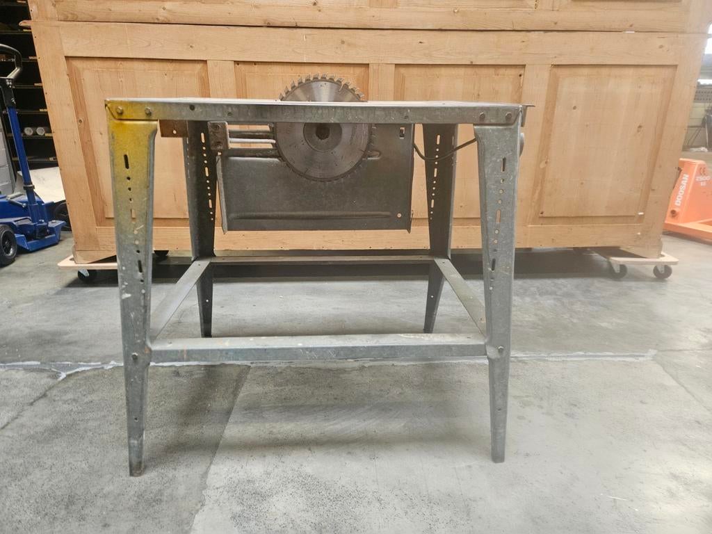 Zaagtafel op Stalen Onderstel, Ophalen, Gebruikt, Cirkelzaag, Onbekend