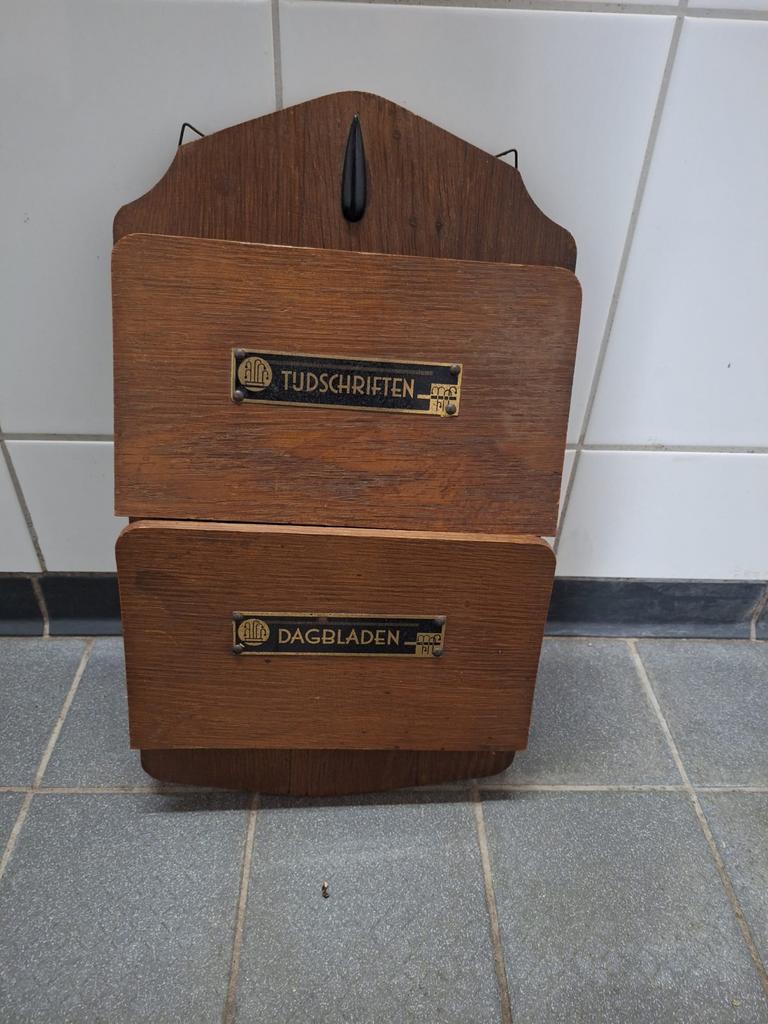 Houten tijdschriftenhouder, Ophalen, Gebruikt