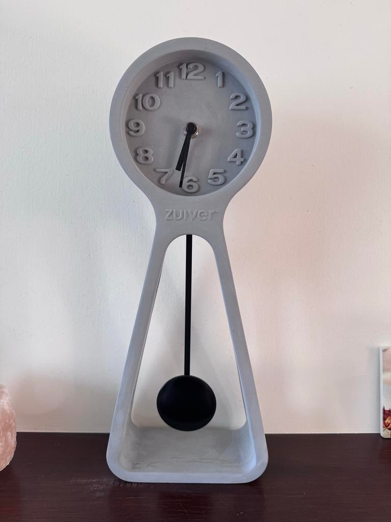 Zuiver Pendulum Klok Beton - Nieuw in doos, Ophalen, Nieuw, Analoog, Wekker of Tafelklok