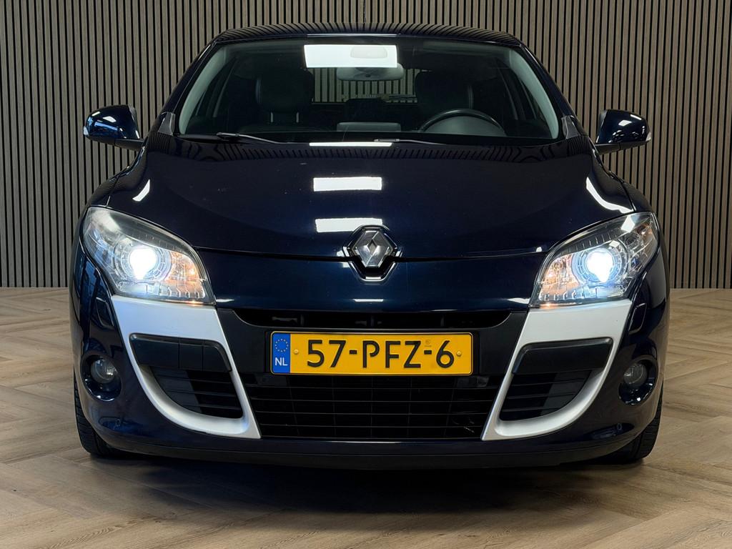 Renault Mégane Coupé 2.0 Privilège AUT. NAVI PARKEERSENSO, Auto's, Euro 5, Gebruikt, 4 cilinders, Met garantie (alle)