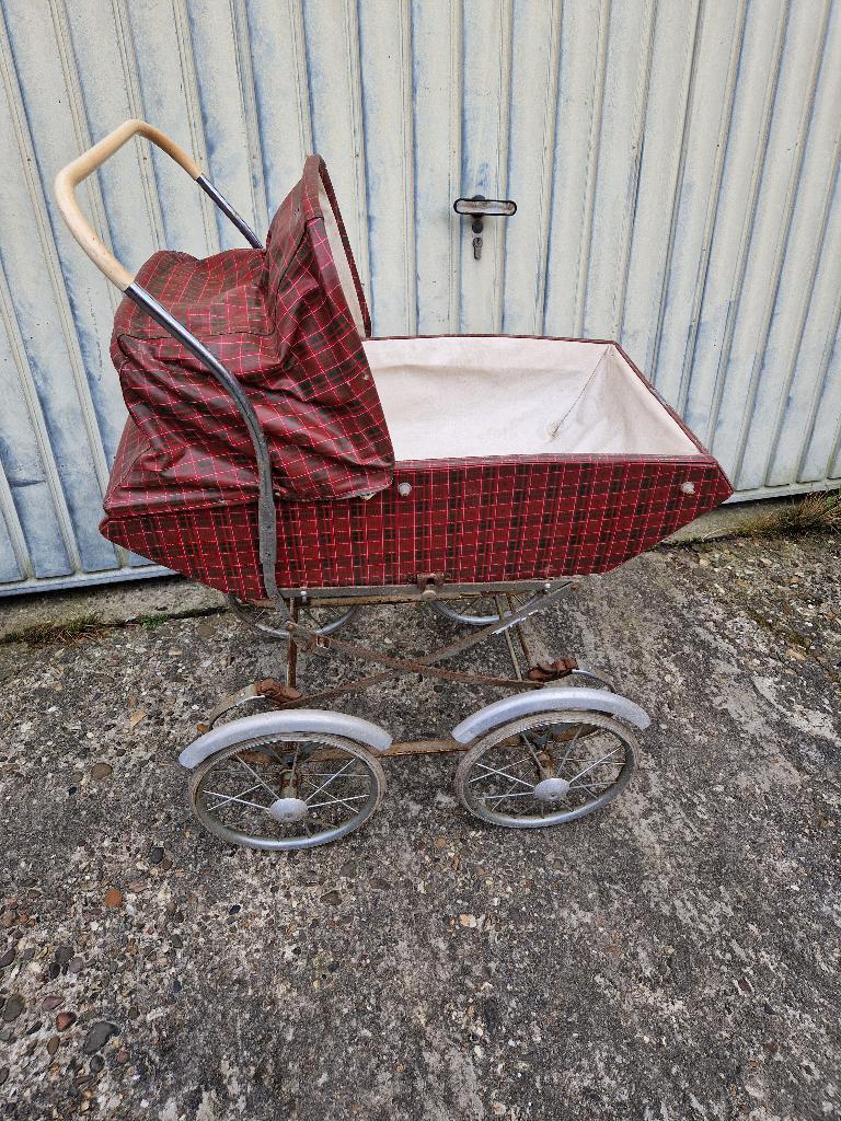 antiek vintage ouderwetse kinderwagen 60-er jaren, Ophalen